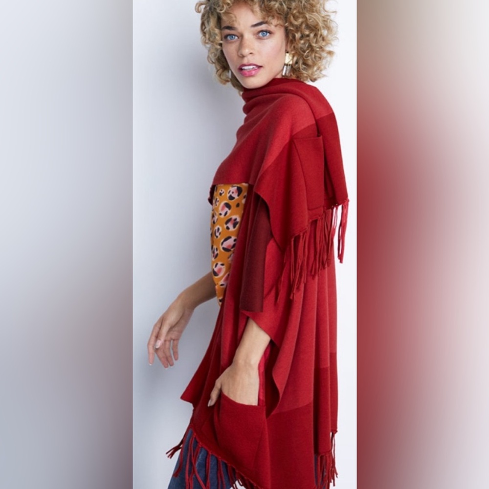 CAbi Fringe Poncho 3841 size M/L
